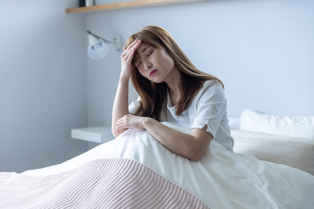 いろいろ考えすぎて眠れない？　仕事の悩みによる不眠解消法